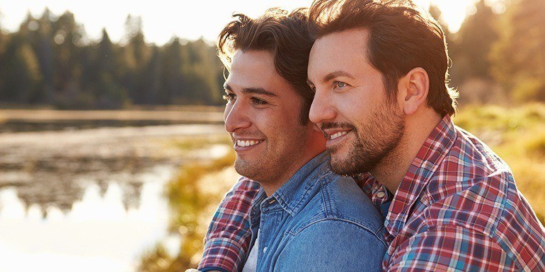 Die Partnersuche ist für lesbische Frauen und schwule Männer durch Gay Dating auf Singlebörsen wie Bildkontakte deutlich einfacher geworden.